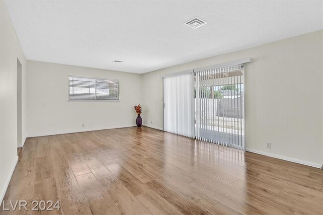 Photo - 102 Hollyhock Ln