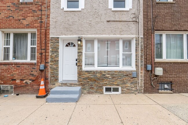 Building Photo - Newly rehabbed 3 bedroom Rental