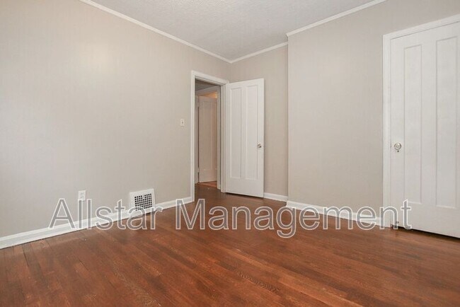 Photo - 1533 Genesee Rd