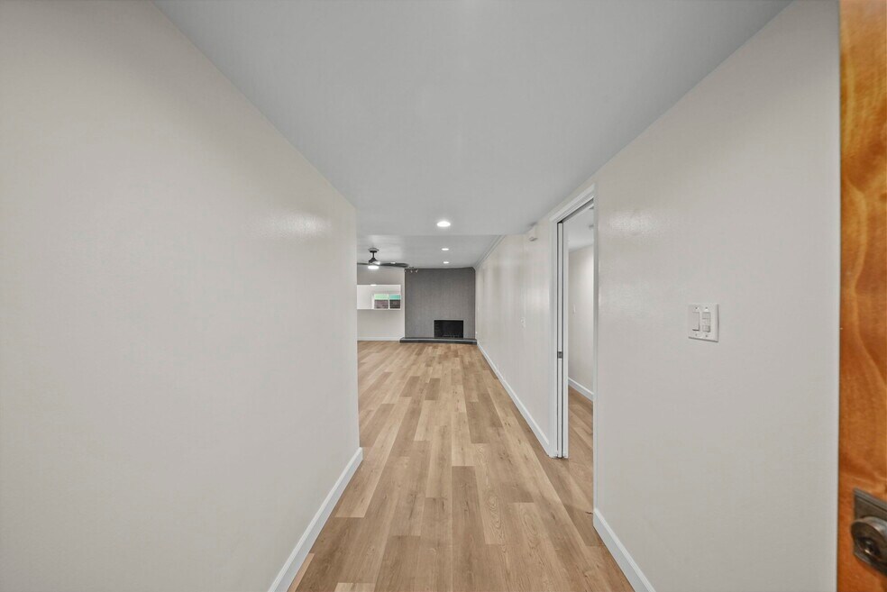 12319 Erwin St