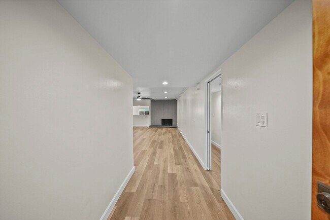 12319 Erwin St