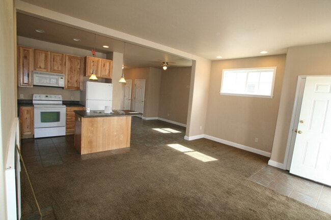 Photo - Matheson Way Townhouse Unidad 770
