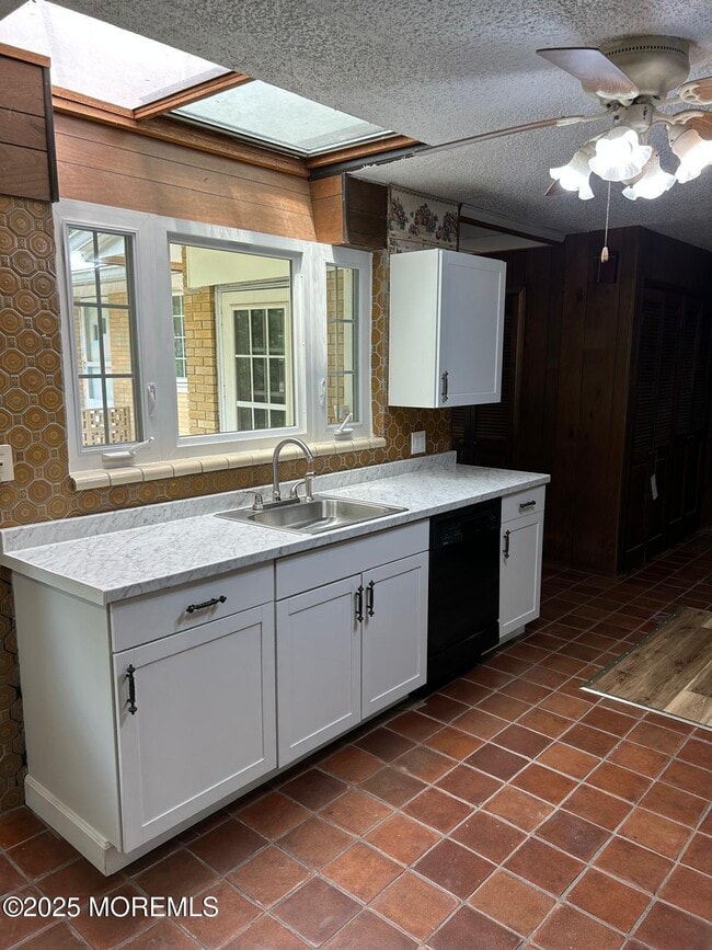 Photo - 564 Monmouth Pl
