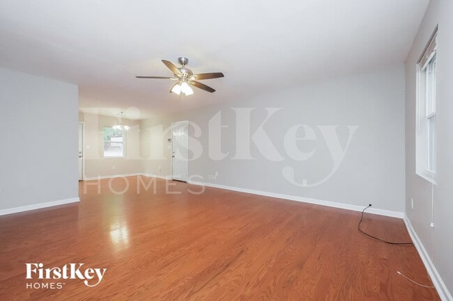 Photo - 736 Rowe Rd