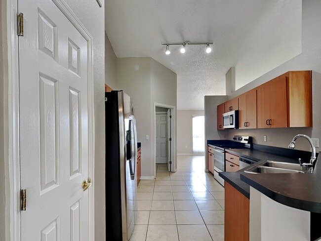 Photo - 817 Highland Crest Loop