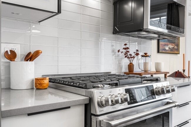 Photo - 625 Park Rd NW