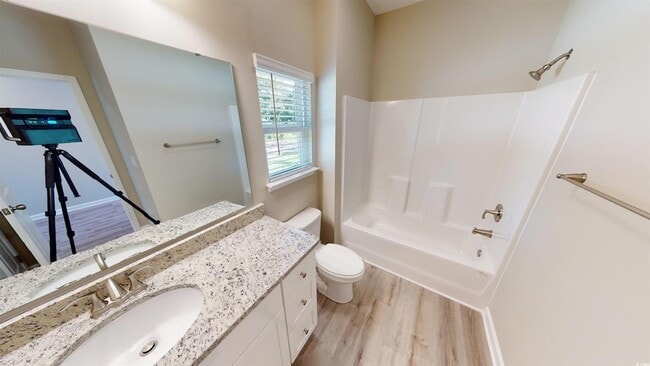 Photo - 84 Racquet Club Dr