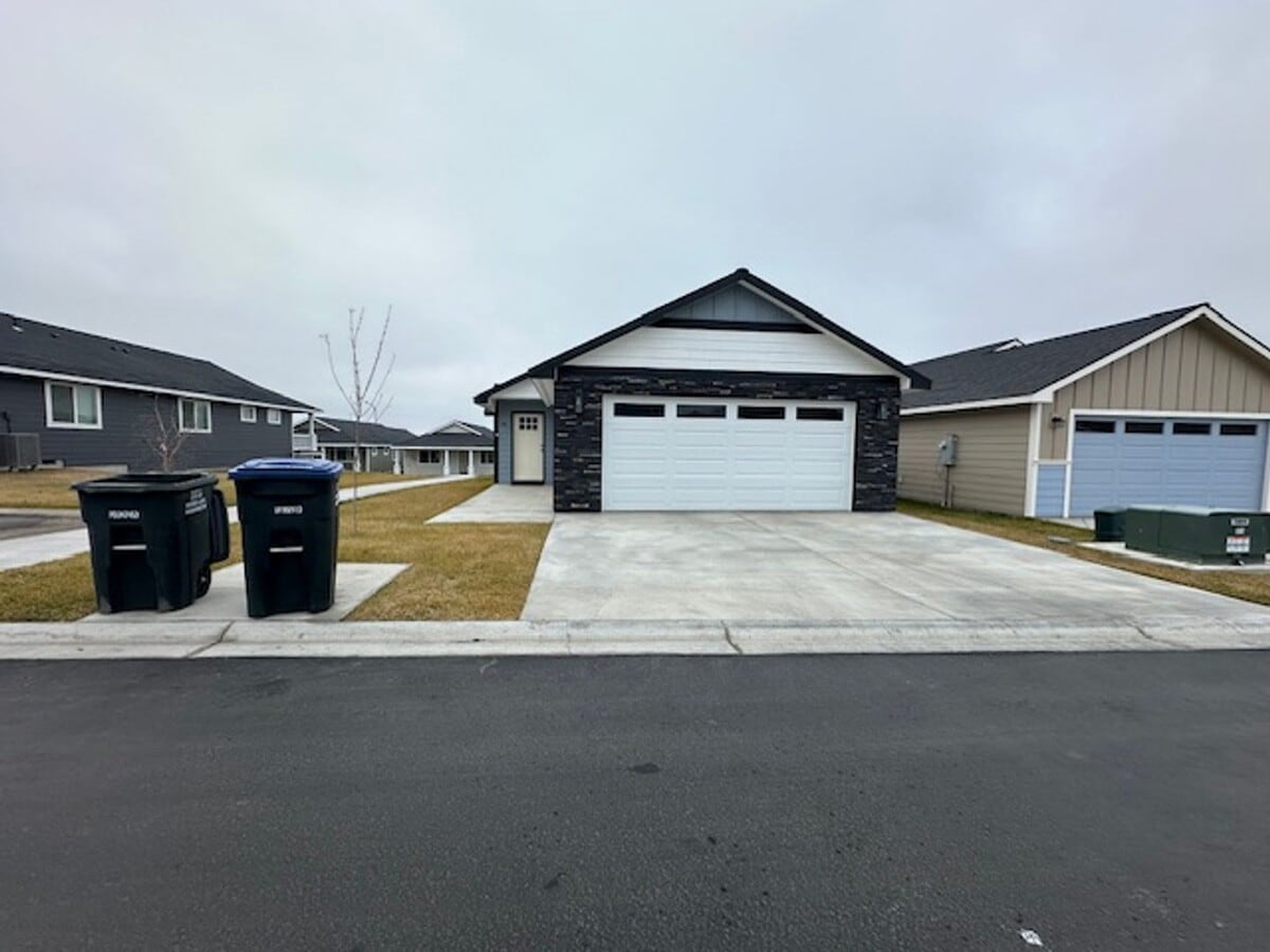 Photo - 3-bedroom single-family home in a gated community