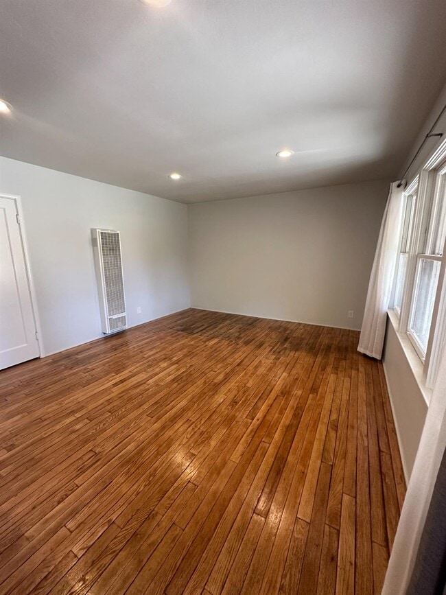 Photo - 2627 N Thorne Ave