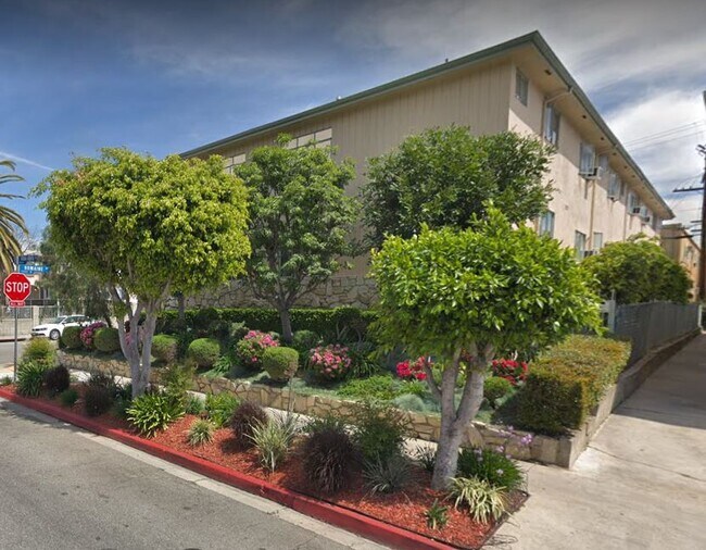 7520 Romaine St - 7520 Romaine St Apartments