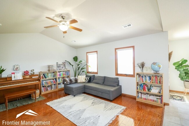 Photo - 416 Stone Grove Dr