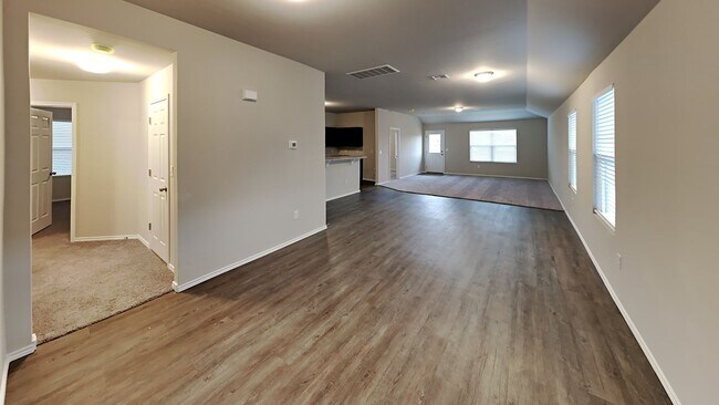 Photo - A Very Nice 3 Bedroom 2 Bath Home in Yukon Schools