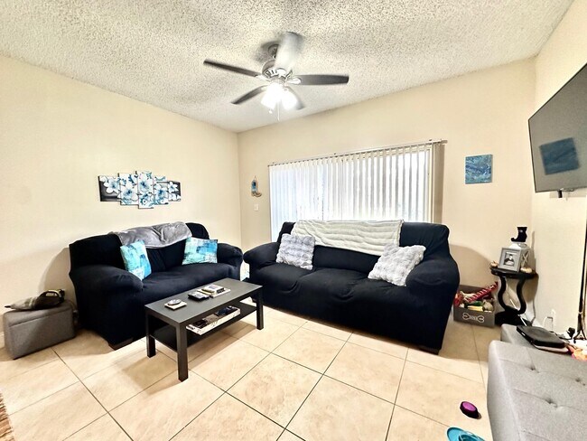 Photo - 661 Cypress Lake Blvd Unidad F