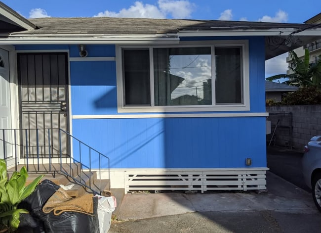 Building Photo - 749 Ekela Ave