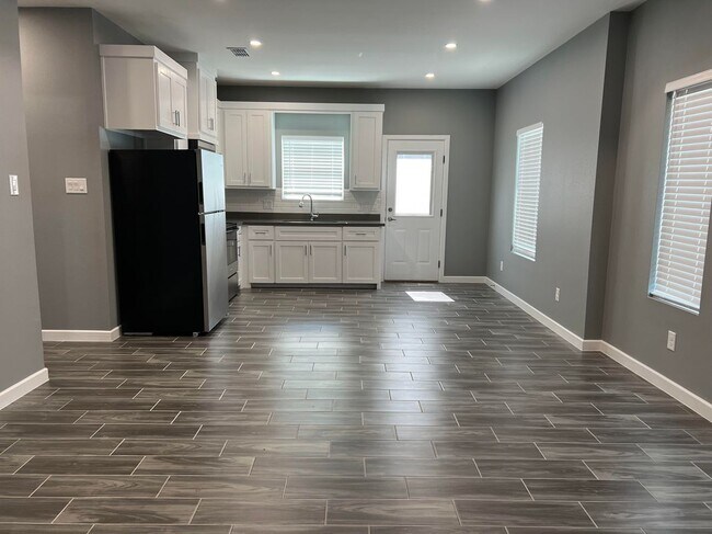 Photo - 3104 W Driftwood St