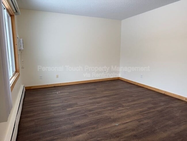 Photo - 625 2nd Ave W