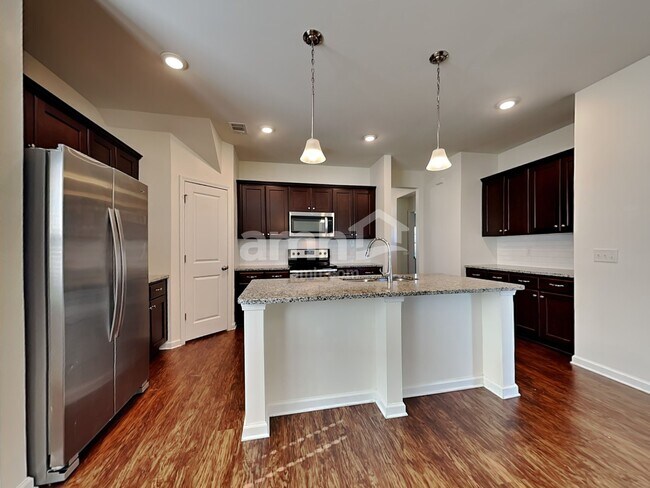 Photo - 321 Crabapple Cir