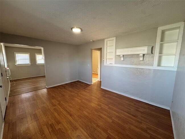 Photo - 6812 NW 37th St