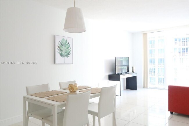 Photo - 1750 N Bayshore Dr Unidad 3305