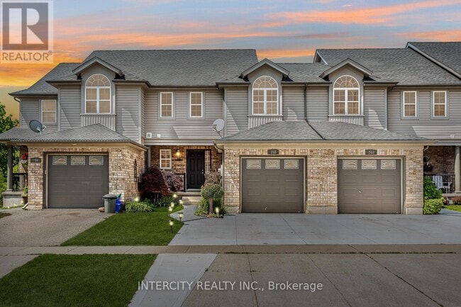 Photo - 258 McMeeken Dr