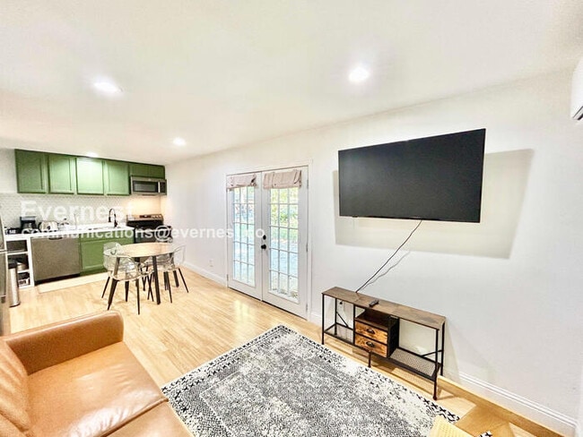 Photo - 8633 Westglen Dr