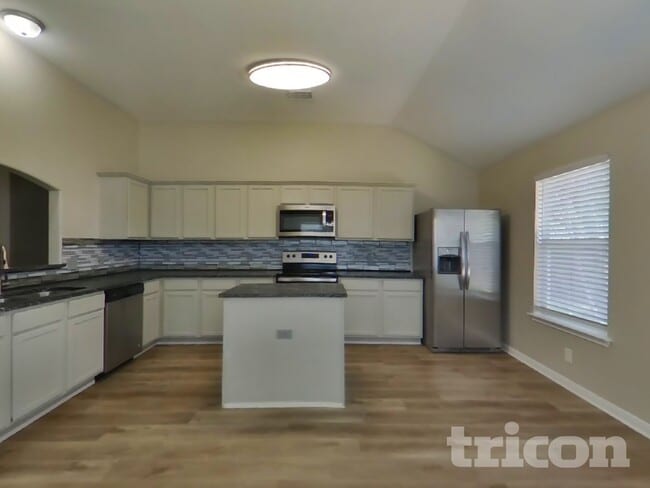 Photo - 352 Meadow Park