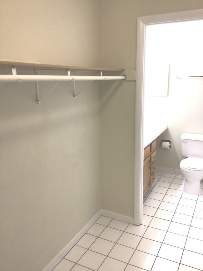 Photo - 5820 Oakwood Dr Unit 3J