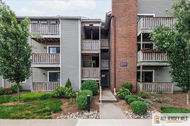 Building Photo - 2114 Ravens Crest Dr Unit 2114 Rental