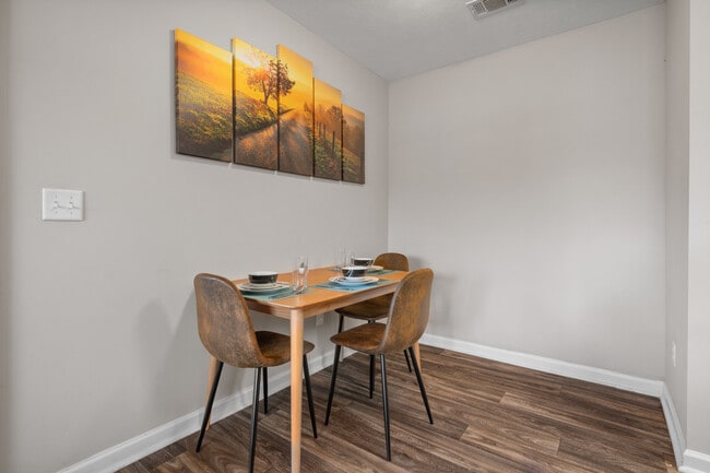 Dining Area - Legends at Armour Avenue