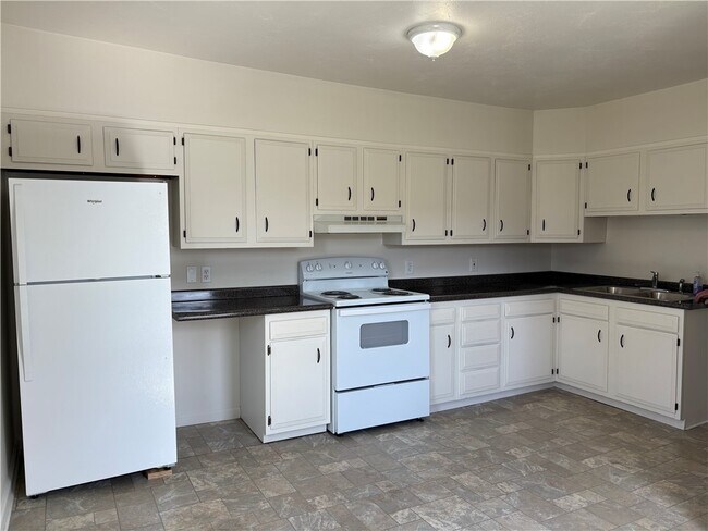 Photo - 122 W High St