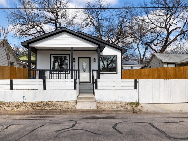 Photo - 2308 Santa Maria St