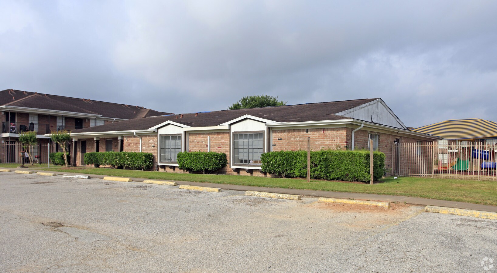 Photo - Plaza Apartments