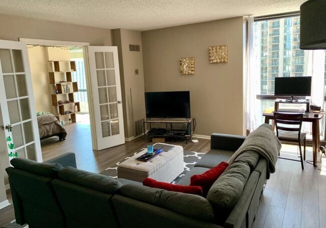 Photo - 1122 N Clark St Unit 1510