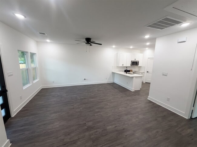 Photo - 5838 Beldart St
