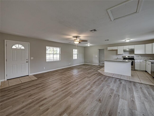 Photo - 5017 Lewellyn Rd