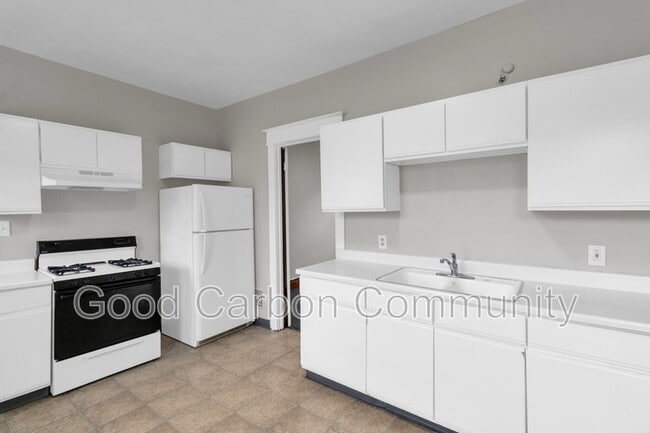 Building Photo - 799 Niagara St Unit 4