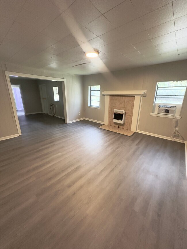 1600 S Cedar St Unit B