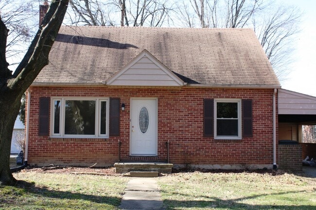 Building Photo - 302 Pinehurst Rd
