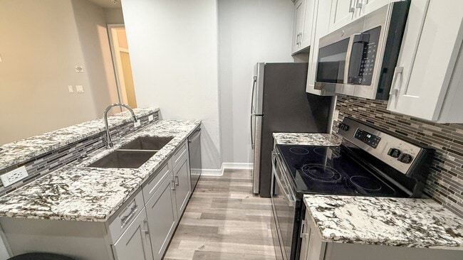 Building Photo - 7823 Gladstone St Unit B1