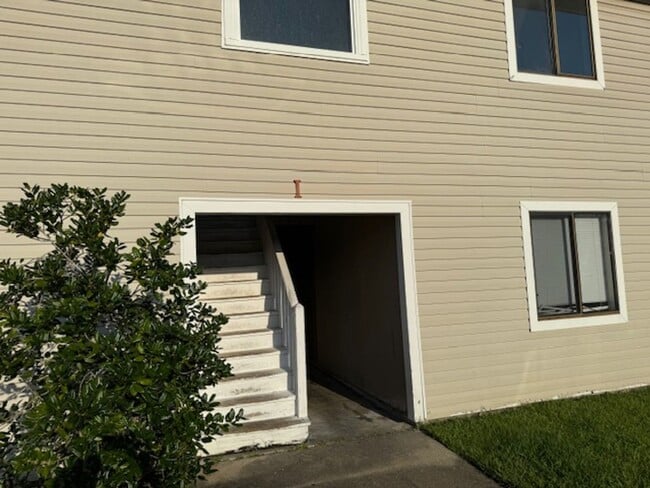 Building Photo - 201 Shipman Rd Unit I36 Rental