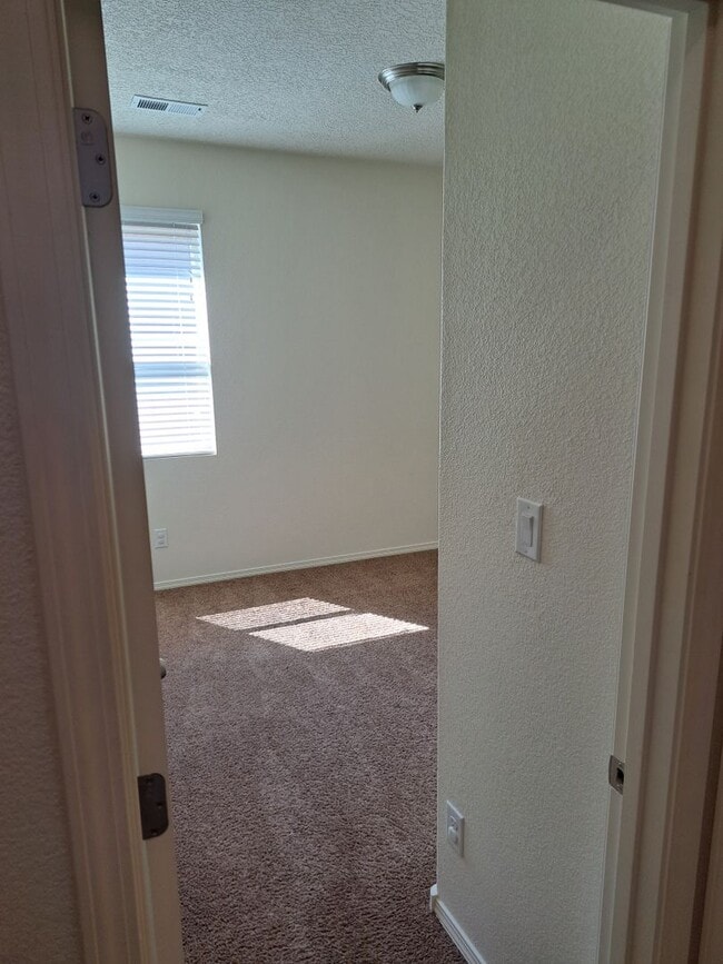 Photo - 4 BED/2 BATH HOME IN A NORTHWEST ALBUQUERQ...