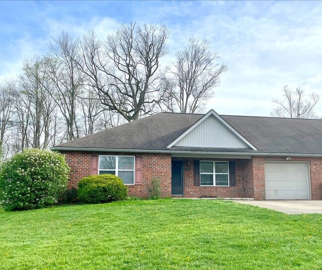 Building Photo - 496 Pheasant Run Unit 496