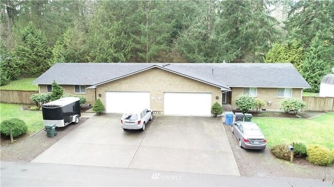Building Photo - Nice 2 plus Bedroom 2 Bath Duplex in Puyallup!! Nice Location!!