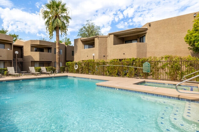 Pool - Papago Park Apartments
