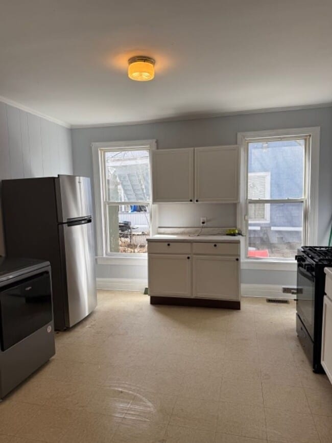 Building Photo - 201 Auburn St Unit Apartment #1