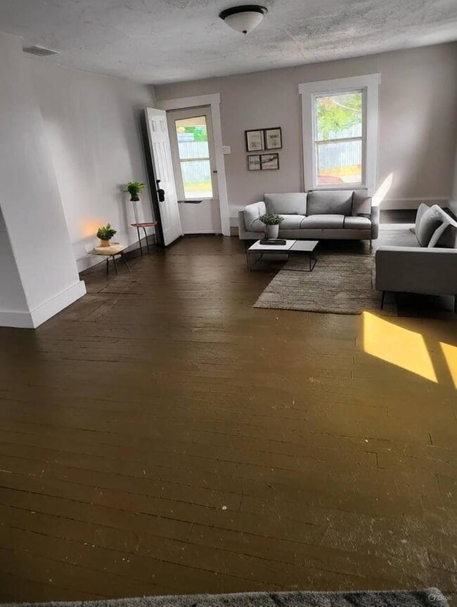 Building Photo - 3.0 bedroom in Richmond Indiana 47374 Rental