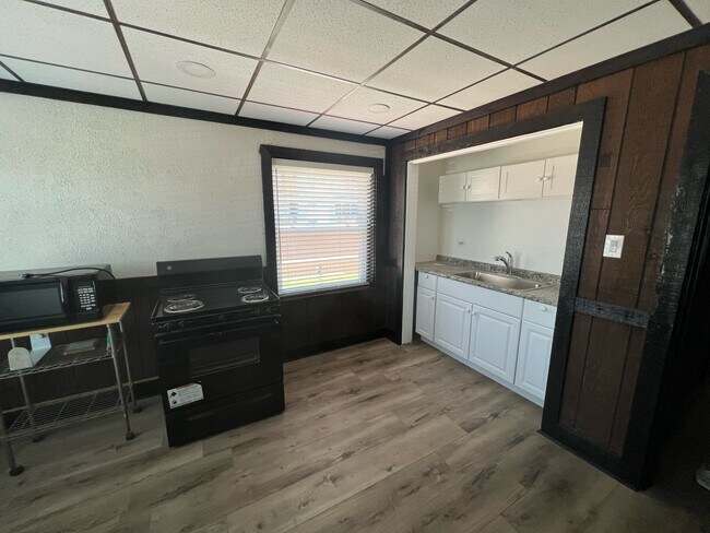 kitchen - 18 W Busse Ave Unit #9