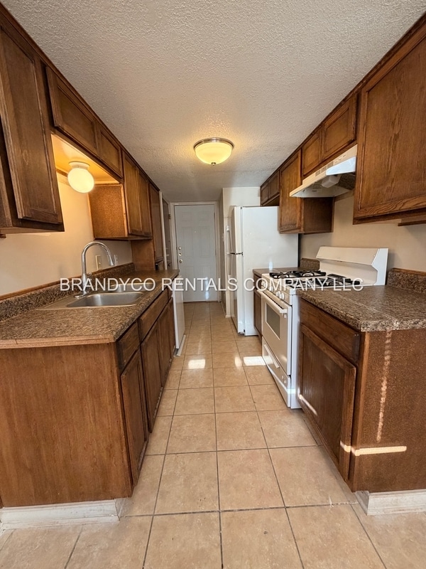 Photo - 1108 Royal Crest Dr