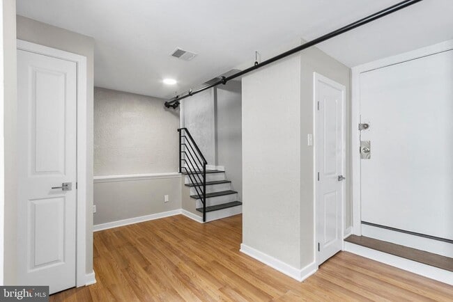 Photo - 1929 Christian St Unit 31