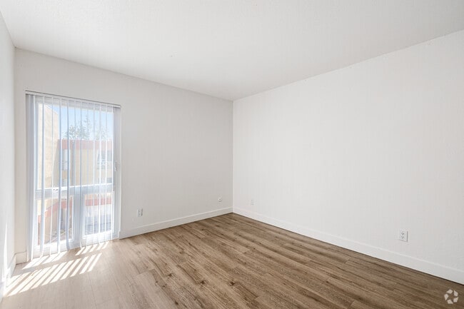 2BR, 2BA - 880SF - Bedroom
